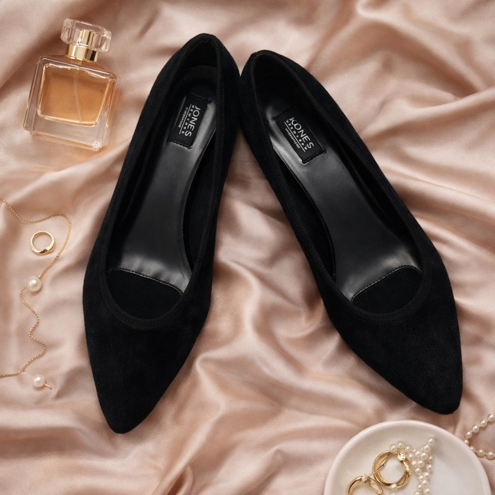 NWT VELVET POINTY TOE FLAT QUETIN STYLE